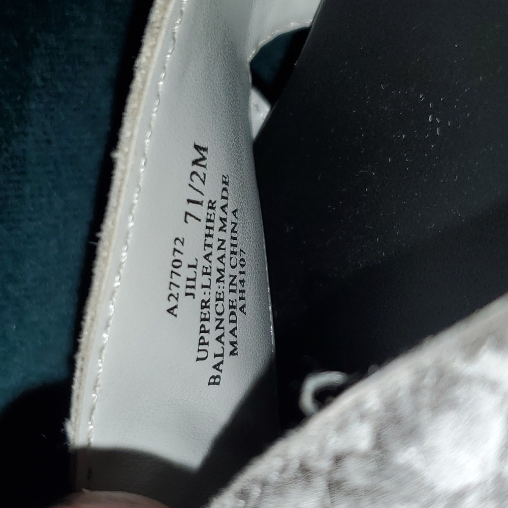LOGO Leather Slides - Picture 7 of 7
